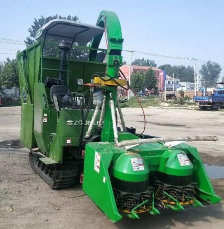 玉米青儲(chǔ)機(jī)的使用，提高了人的工作效率